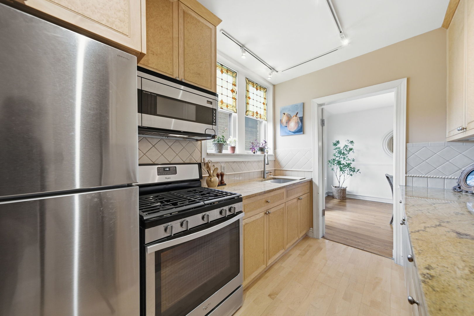 6751 N Artesian Avenue Unit: 1C