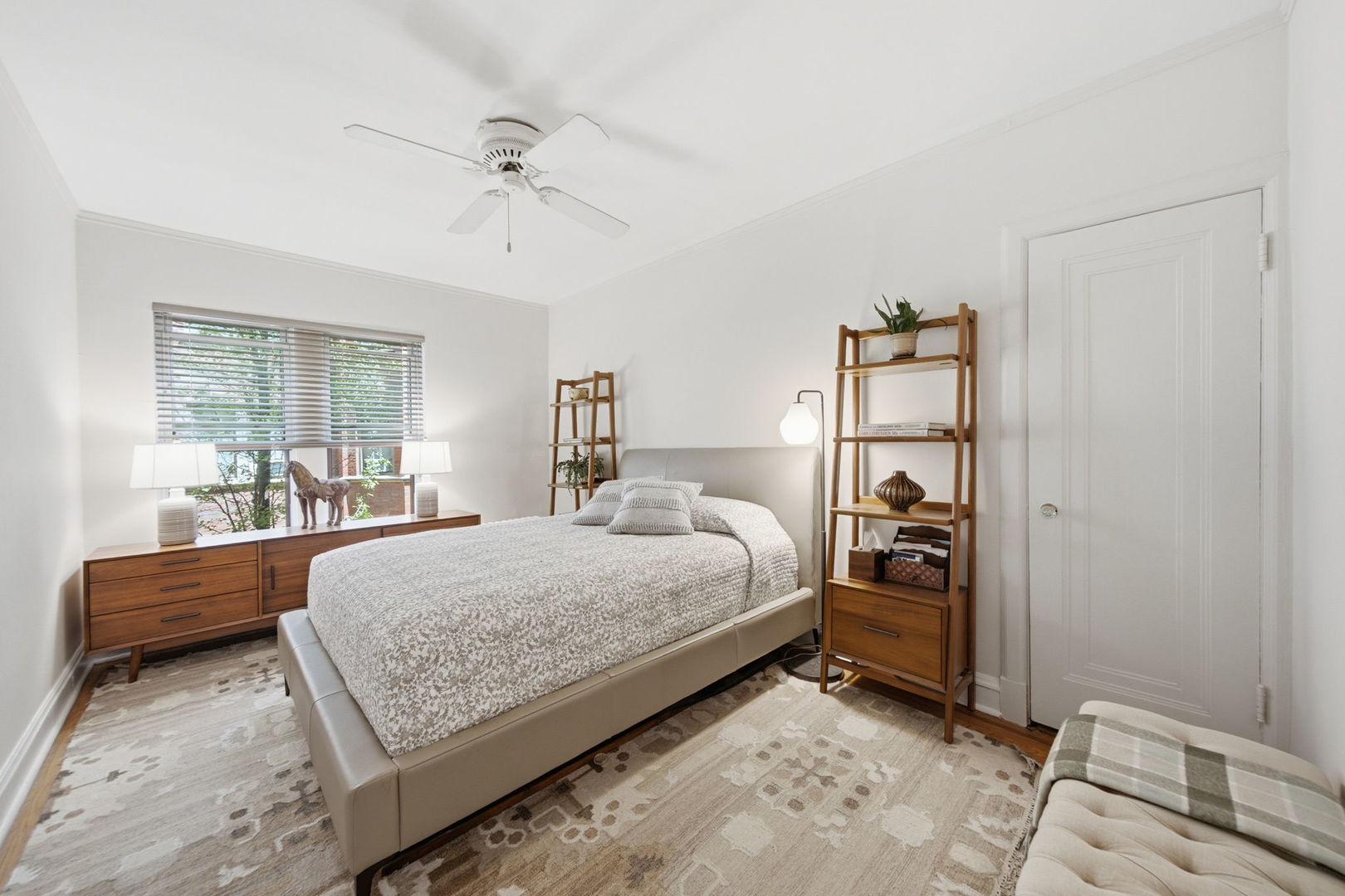 6751 N Artesian Avenue Unit: 1C