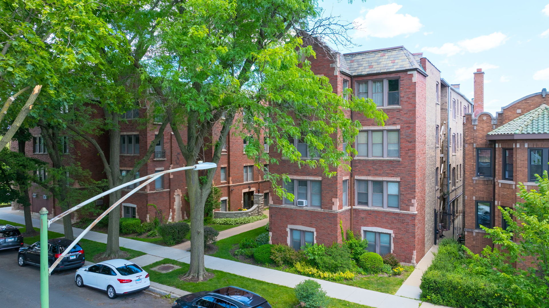 6751 N Artesian Avenue Unit: 1C