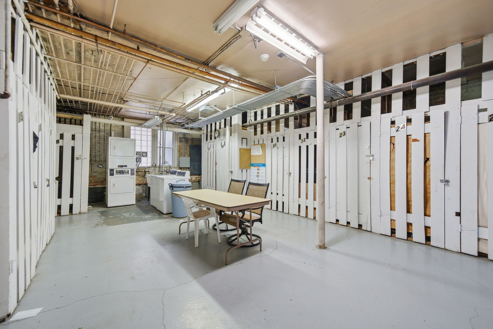 6751 N Artesian Avenue Unit: 1C