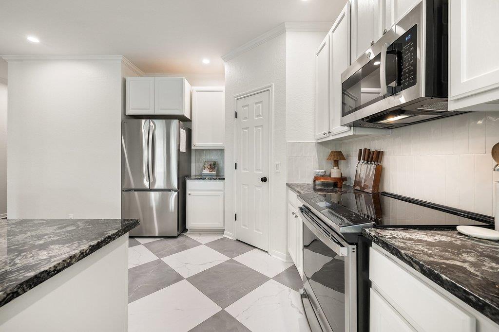 2720 Cascade Falls DR