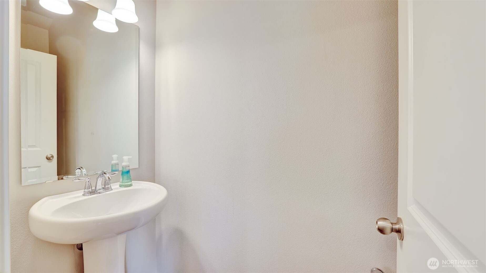 1372 NE Hickory Lane