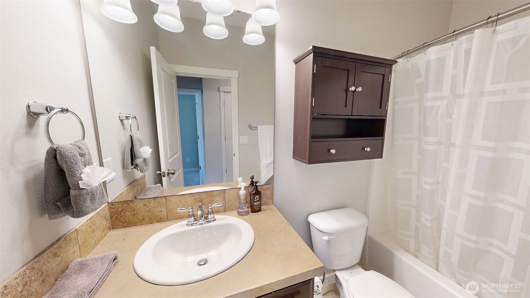 1372 NE Hickory Lane