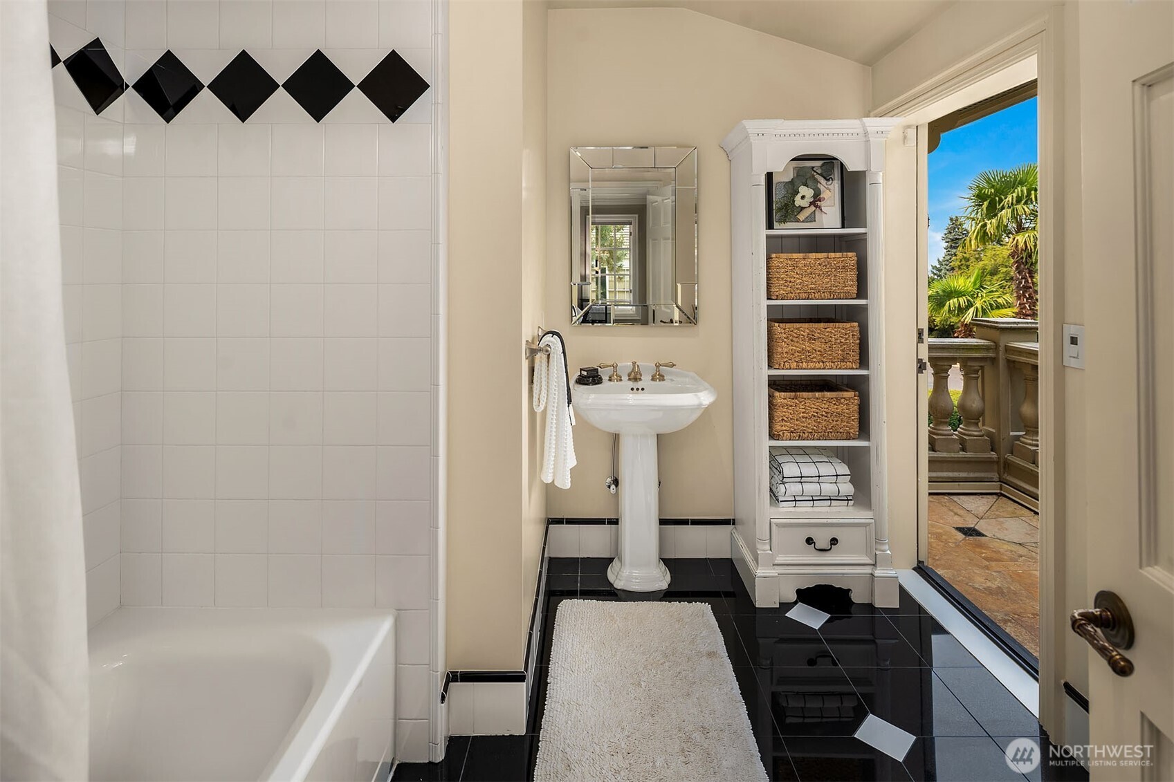 623 W Highland Drive