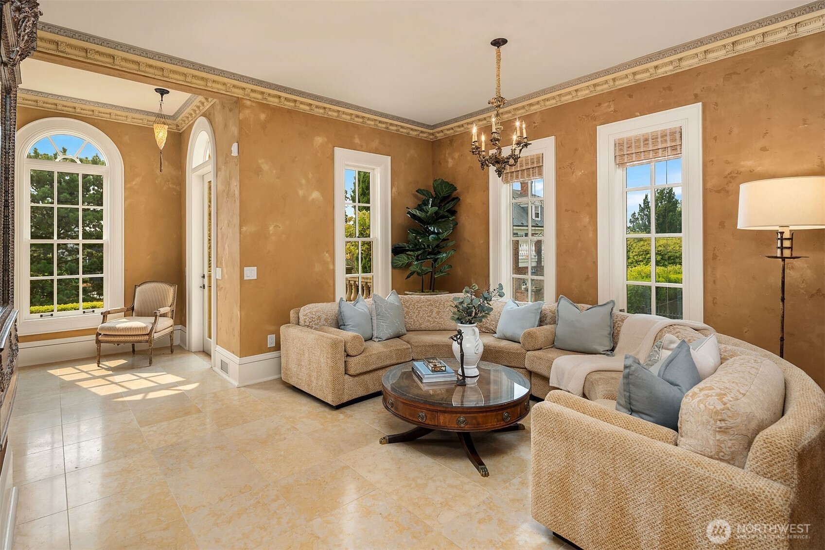 623 W Highland Drive