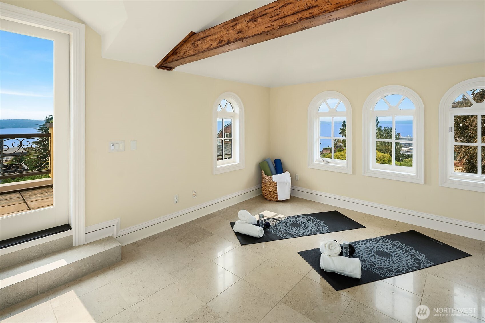 623 W Highland Drive