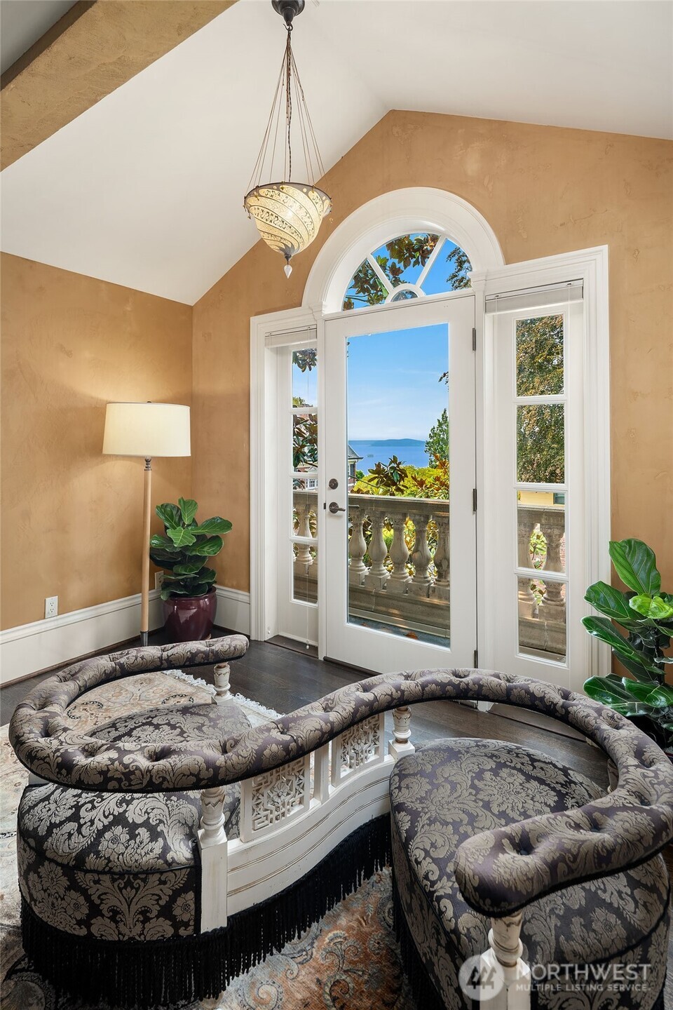 623 W Highland Drive