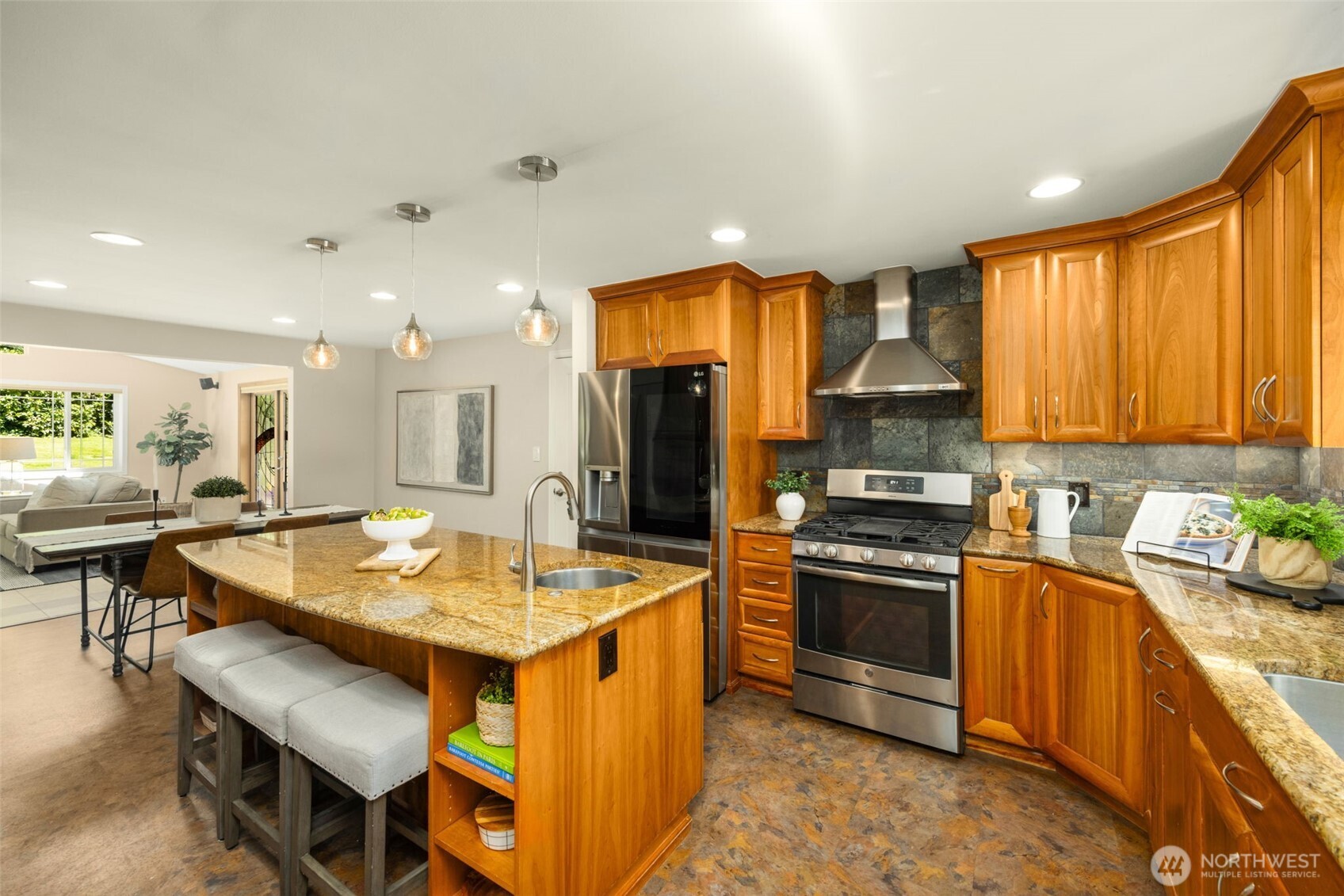 7616 SE 37th Place