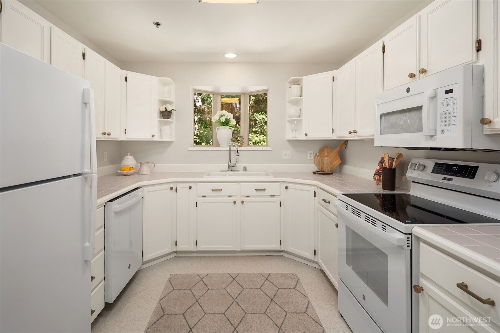 200 99th Avenue NE Unit: 28