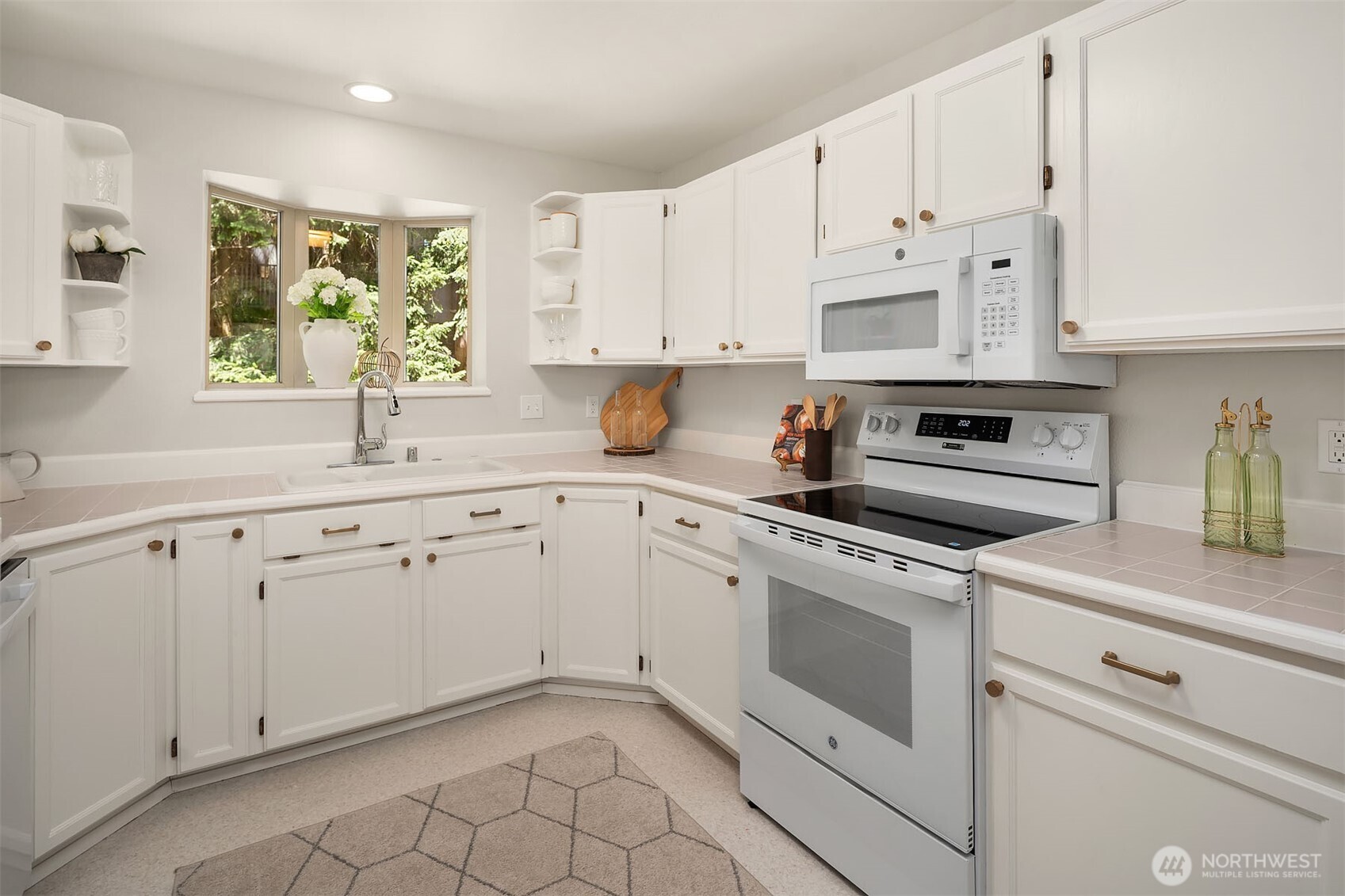 200 99th Avenue NE Unit: 28