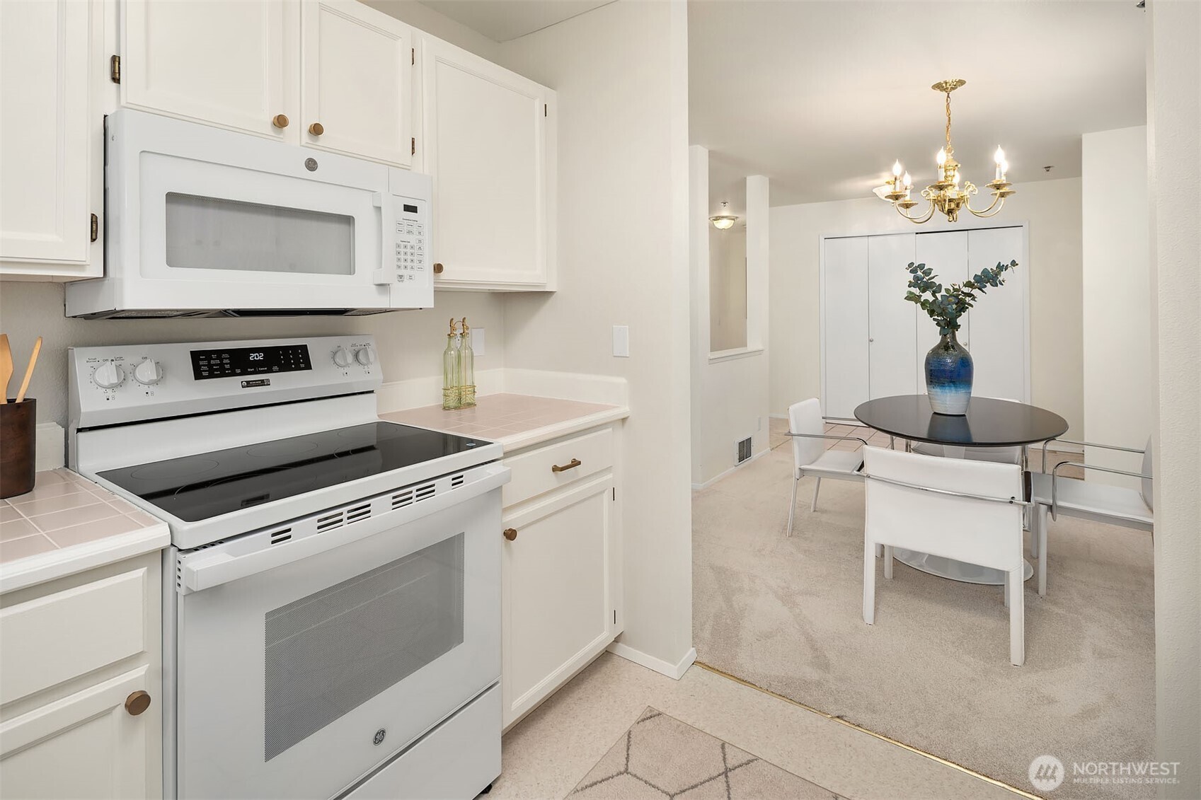 200 99th Avenue NE Unit: 28
