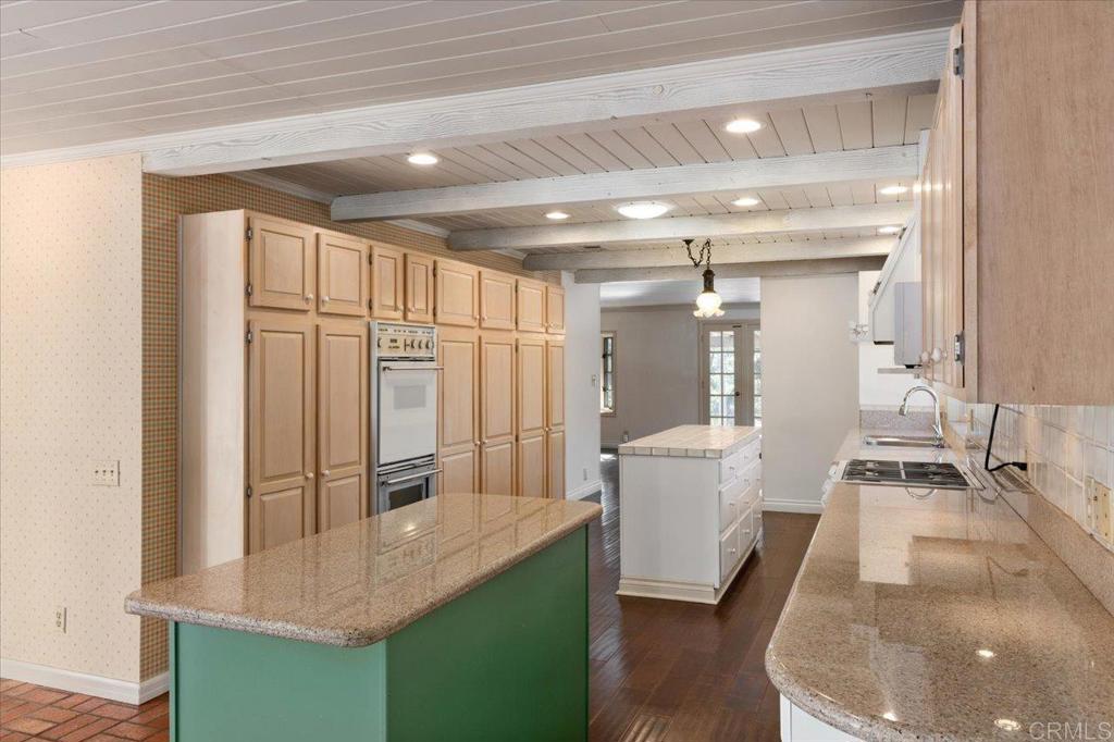 748 Old Oak Ridge