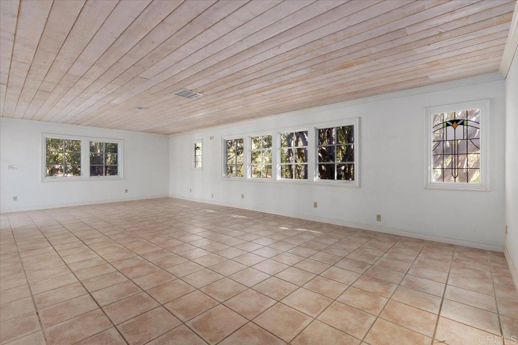 748 Old Oak Ridge