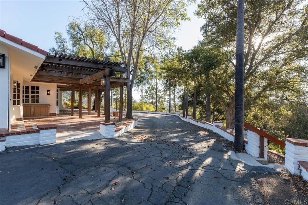 748 Old Oak Ridge