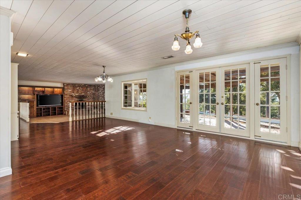 748 Old Oak Ridge