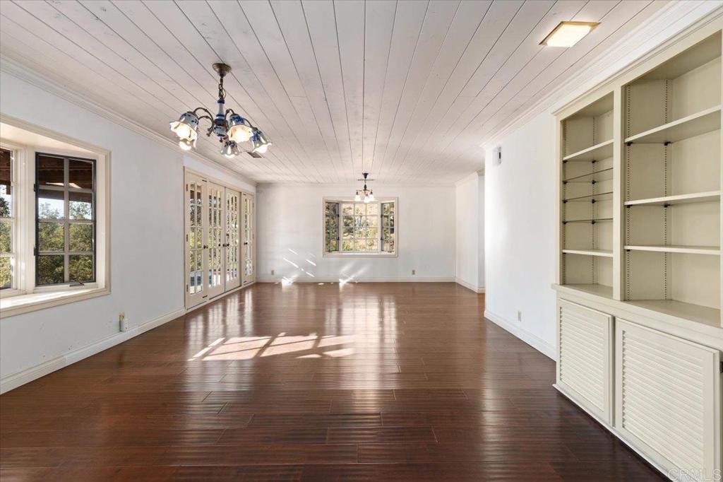 748 Old Oak Ridge