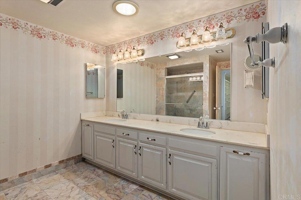 748 Old Oak Ridge