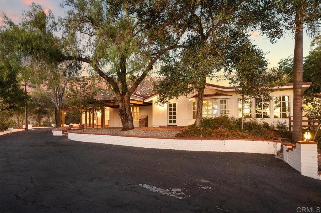 748 Old Oak Ridge