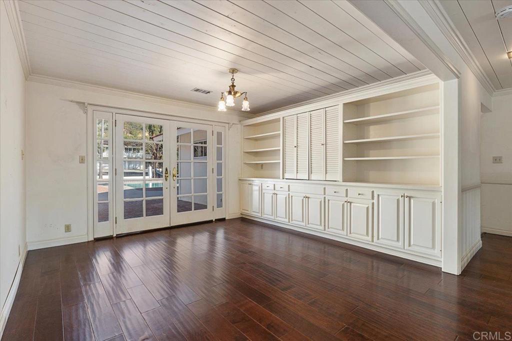 748 Old Oak Ridge