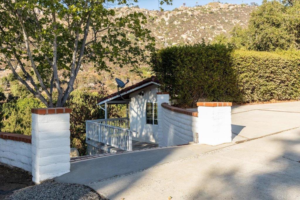748 Old Oak Ridge