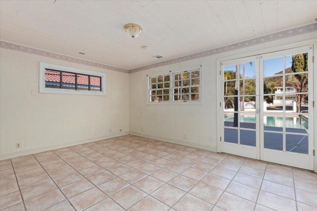 748 Old Oak Ridge