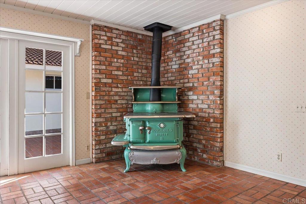 748 Old Oak Ridge