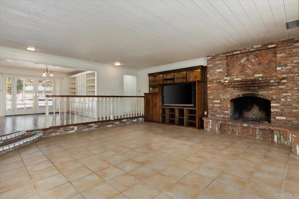 748 Old Oak Ridge