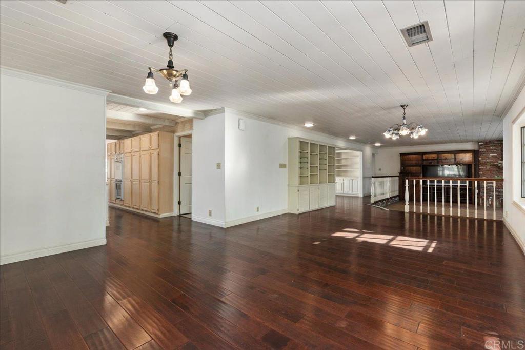 748 Old Oak Ridge