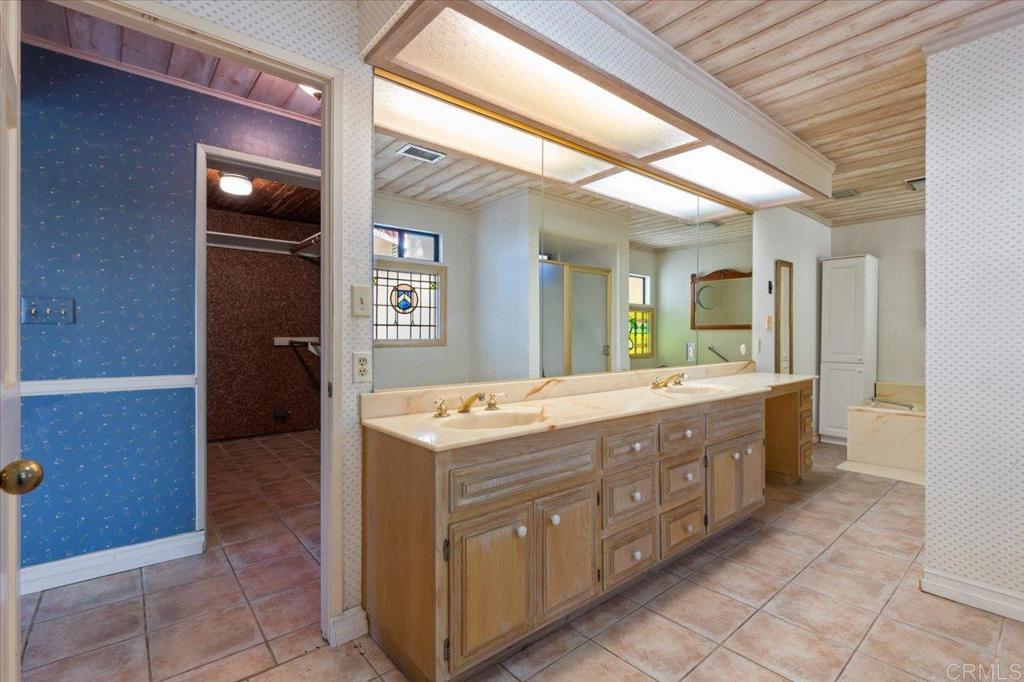 748 Old Oak Ridge