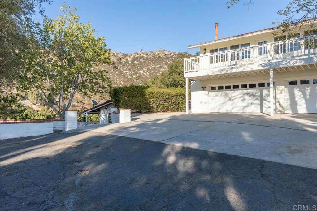 748 Old Oak Ridge