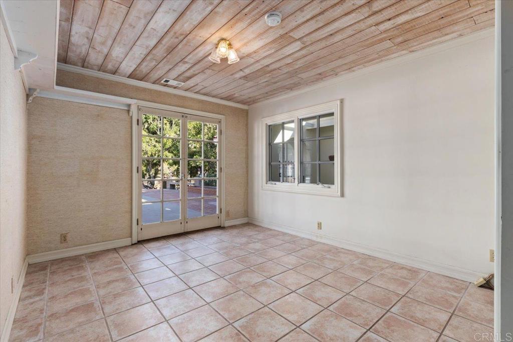 748 Old Oak Ridge