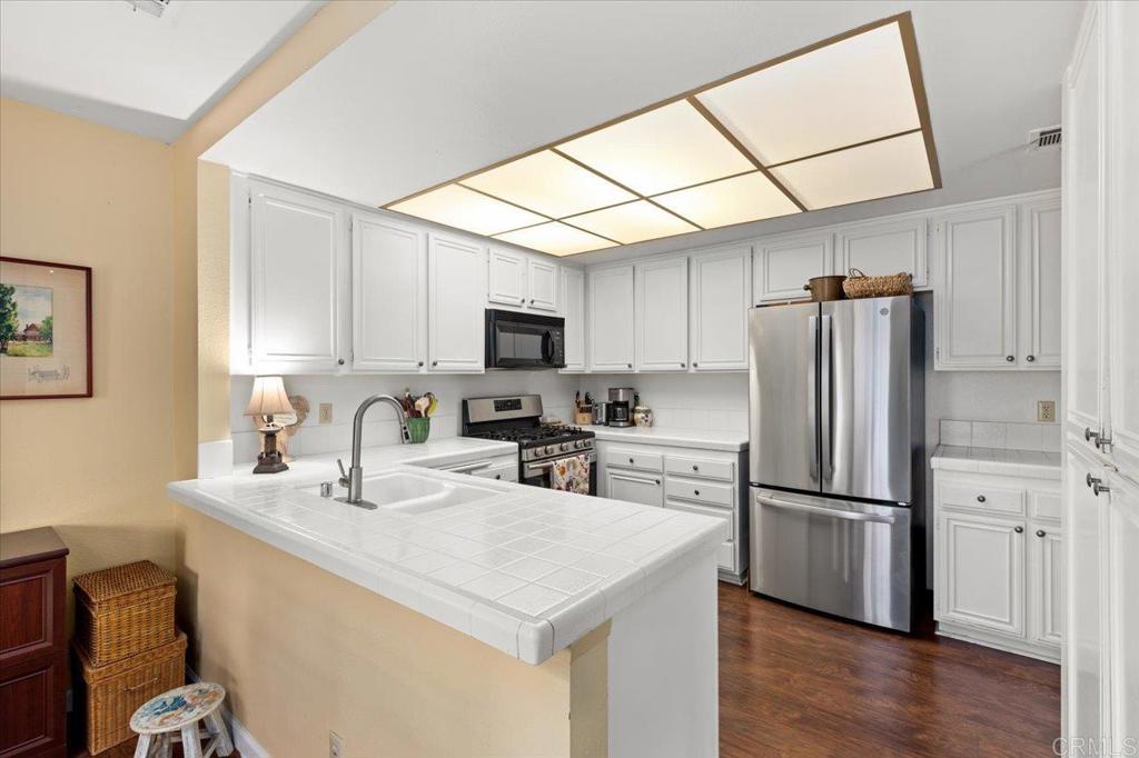 1209 La Verde Lane