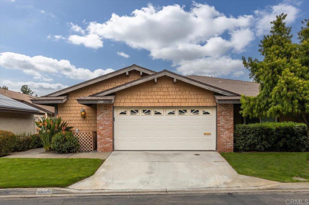 1209 La Verde Lane