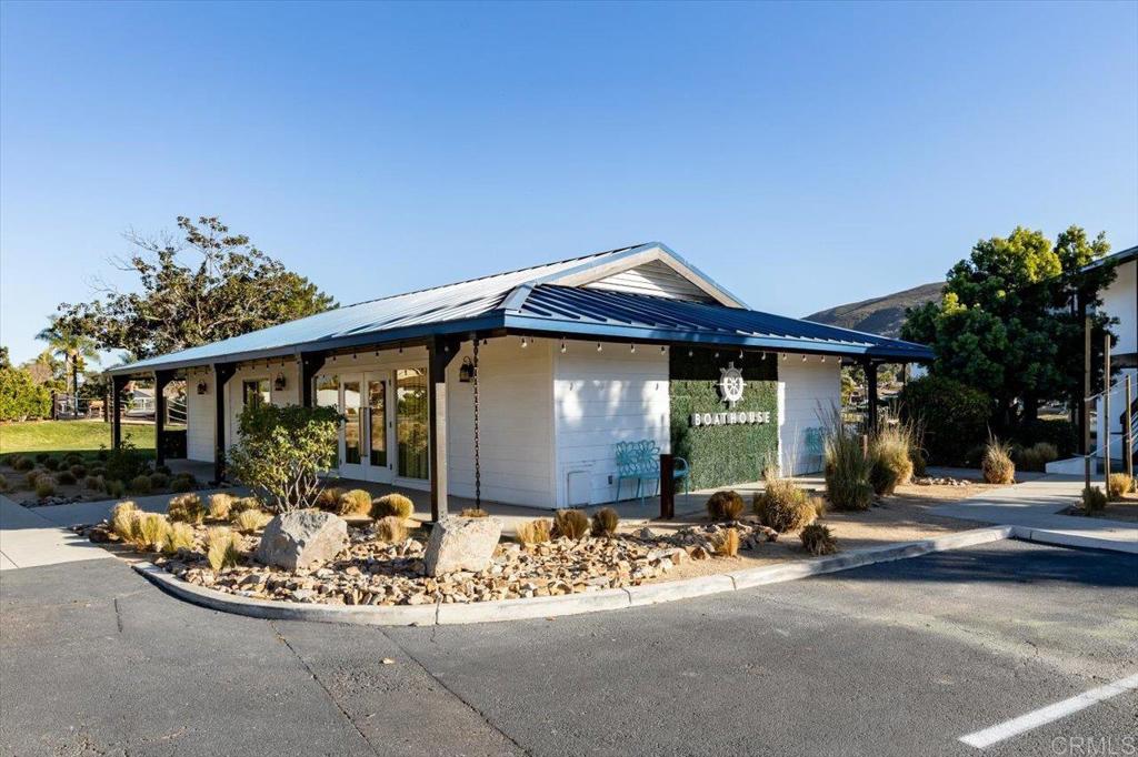 1209 La Verde Lane