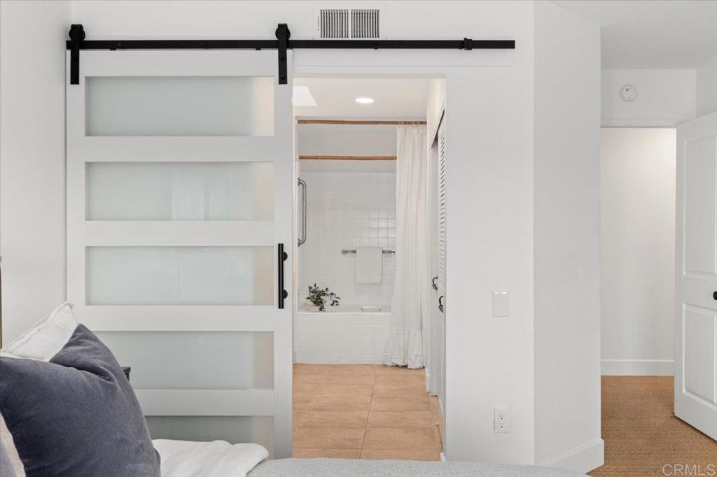 1262 Rue Saint Martin