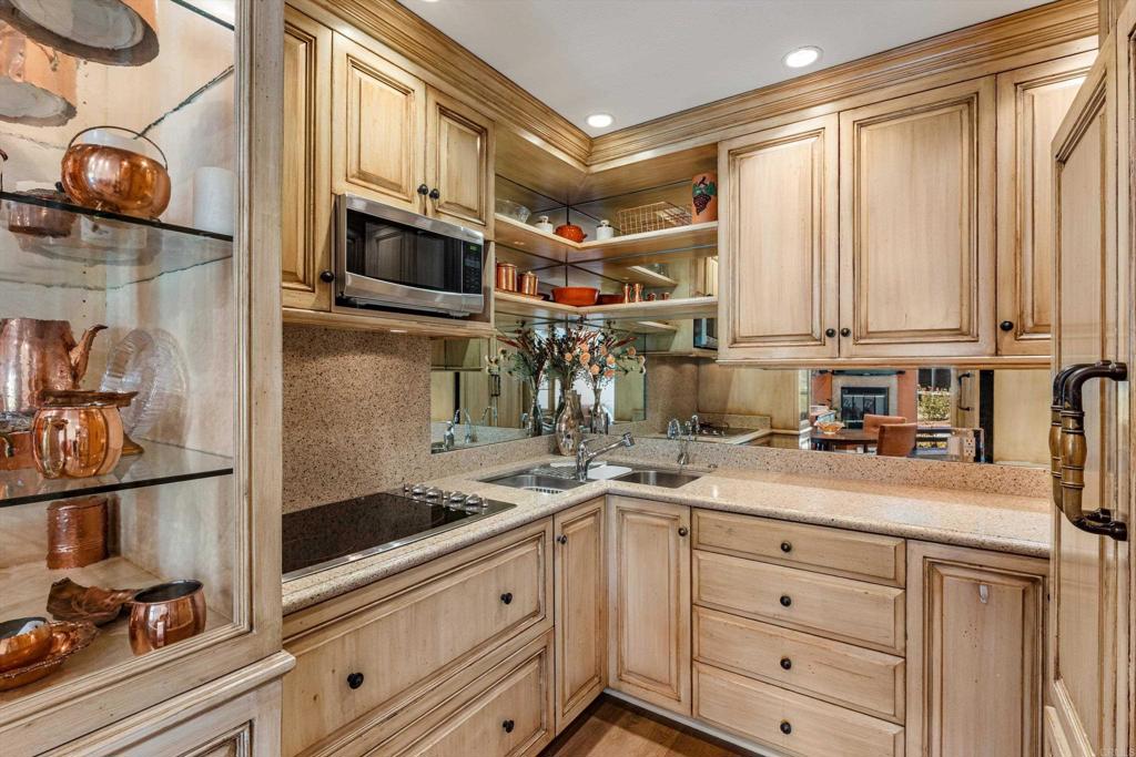 1664 Circa Del Lago E202