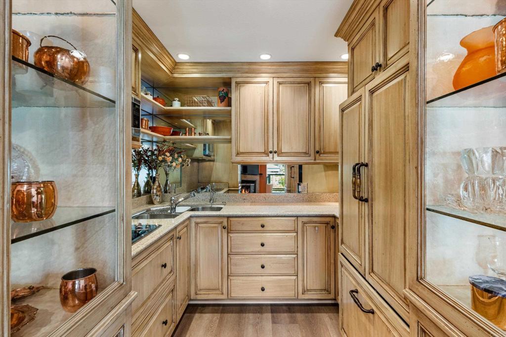 1664 Circa Del Lago E202