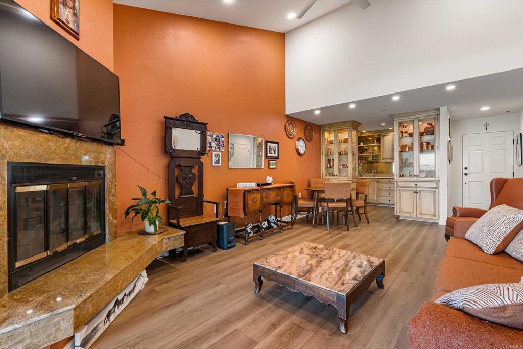 1664 Circa Del Lago E202