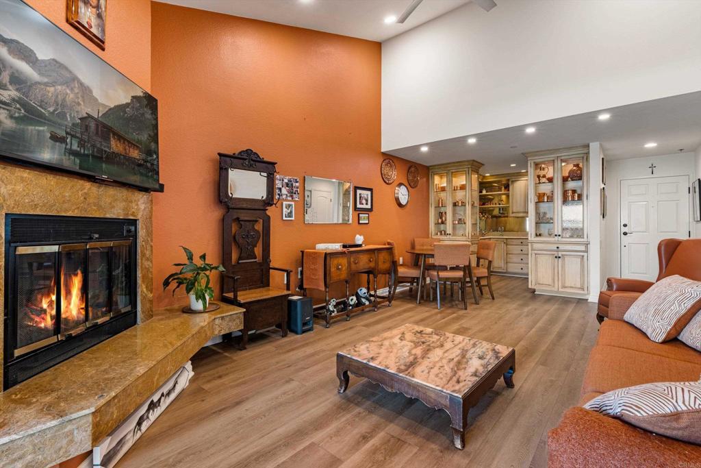 1664 Circa Del Lago E202