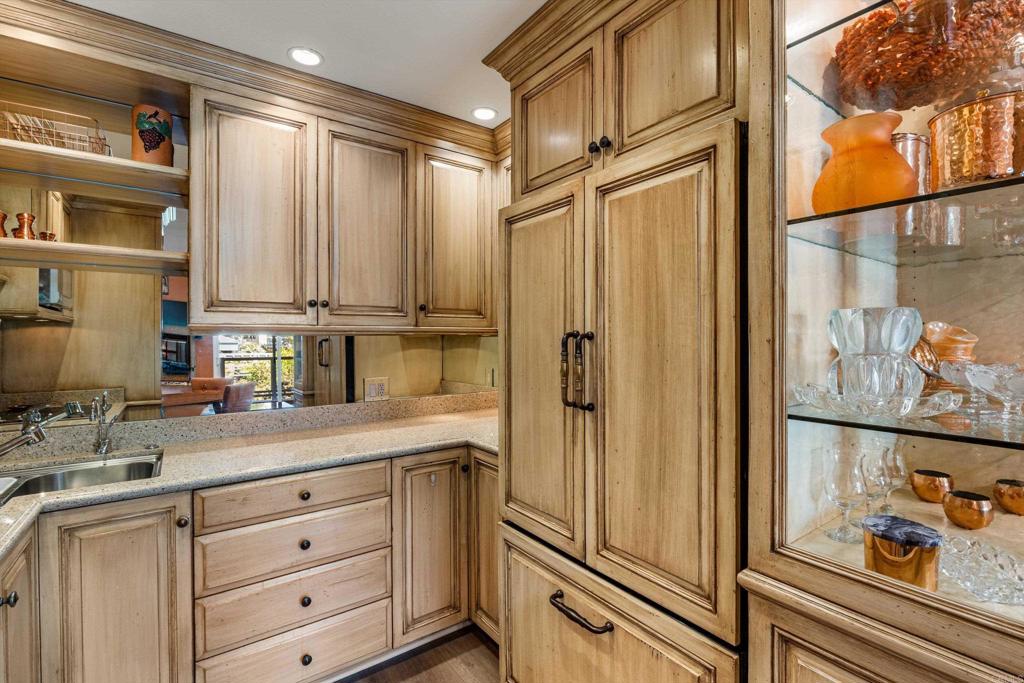 1664 Circa Del Lago E202