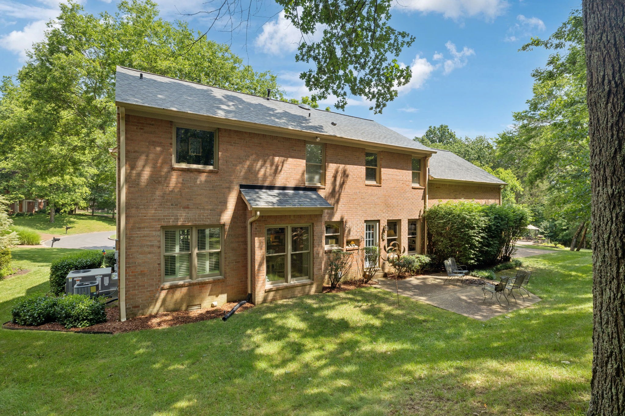 712 Roxburgh Cv