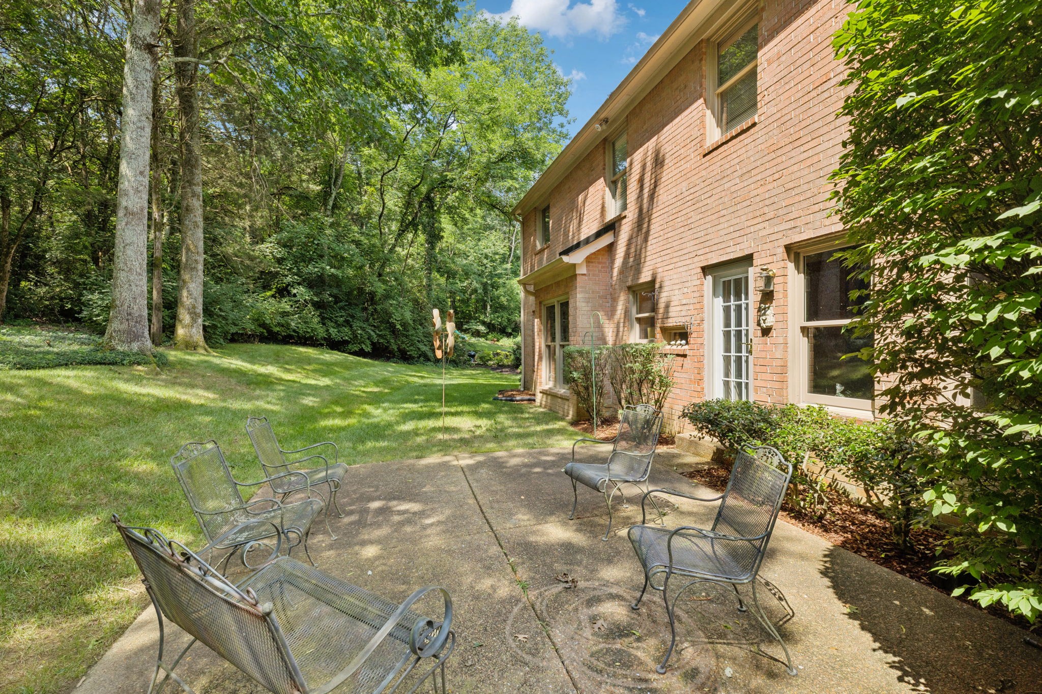 712 Roxburgh Cv