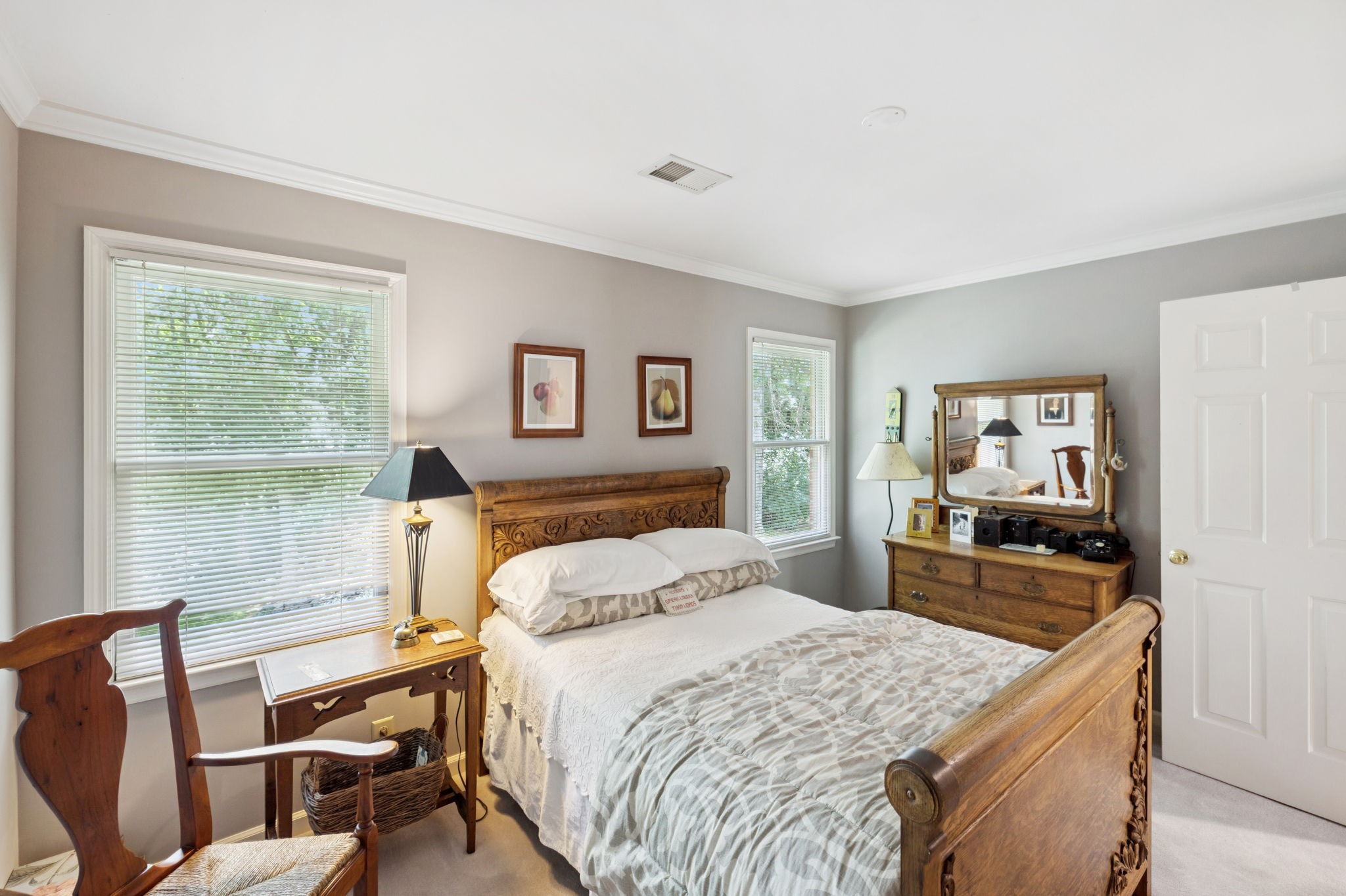 712 Roxburgh Cv