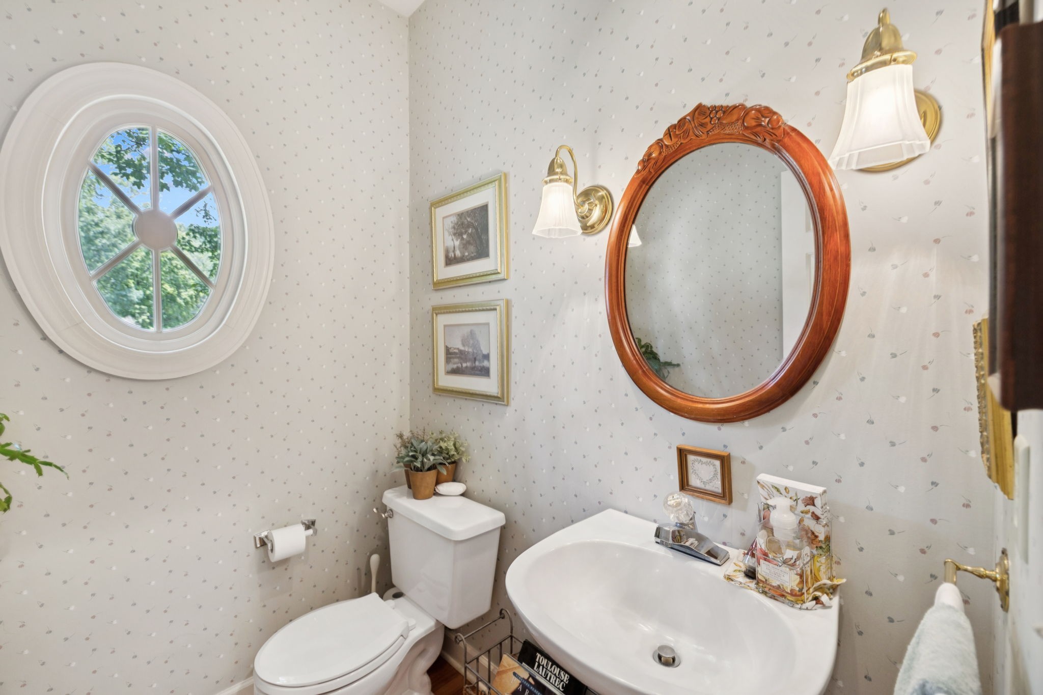 712 Roxburgh Cv