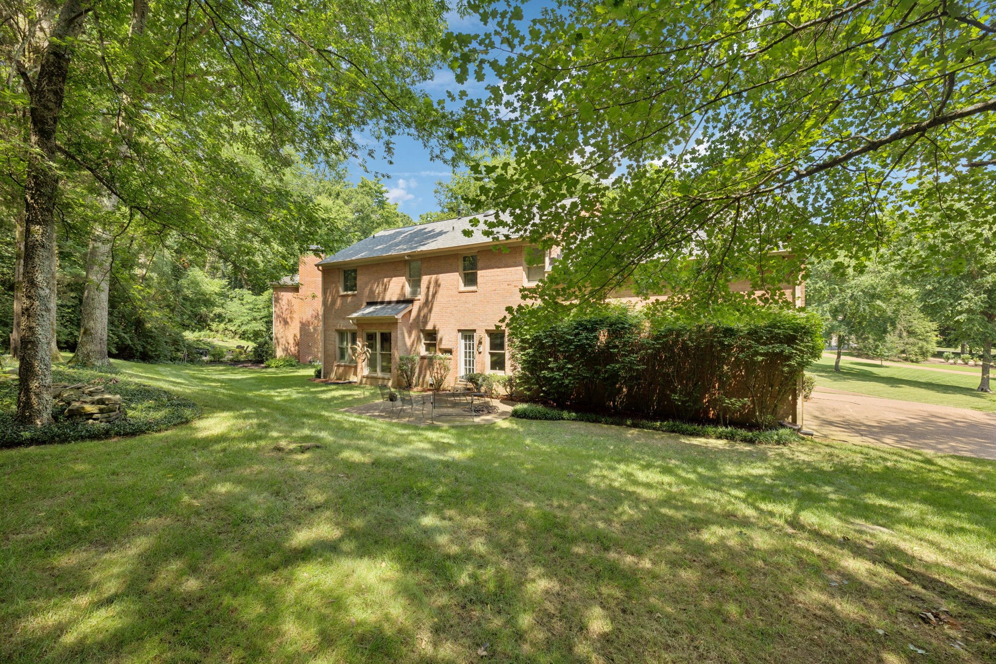 712 Roxburgh Cv