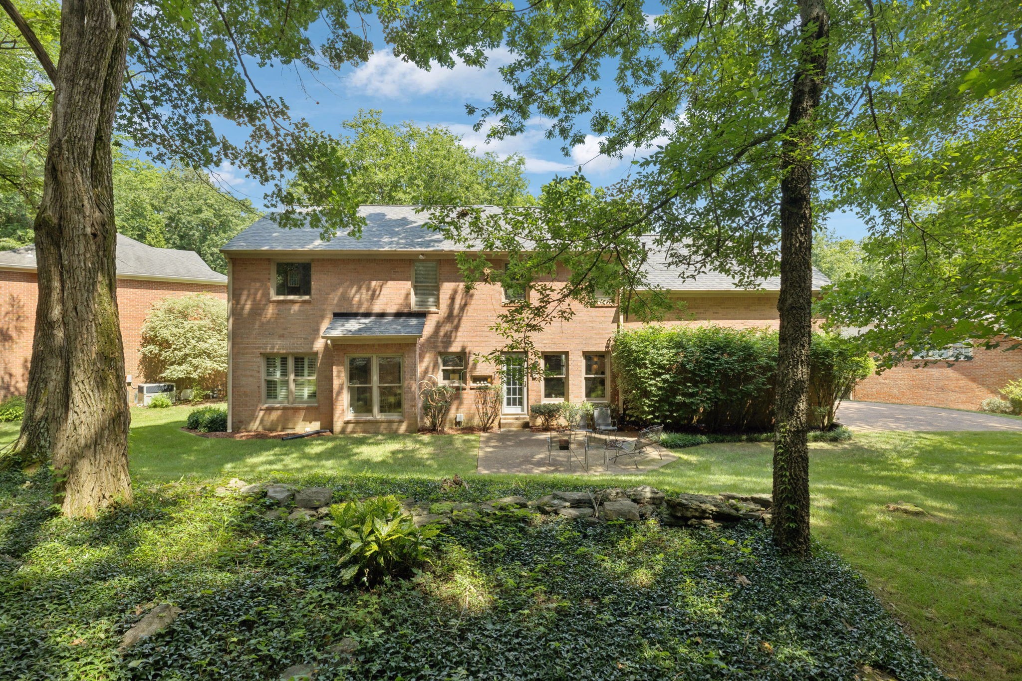 712 Roxburgh Cv