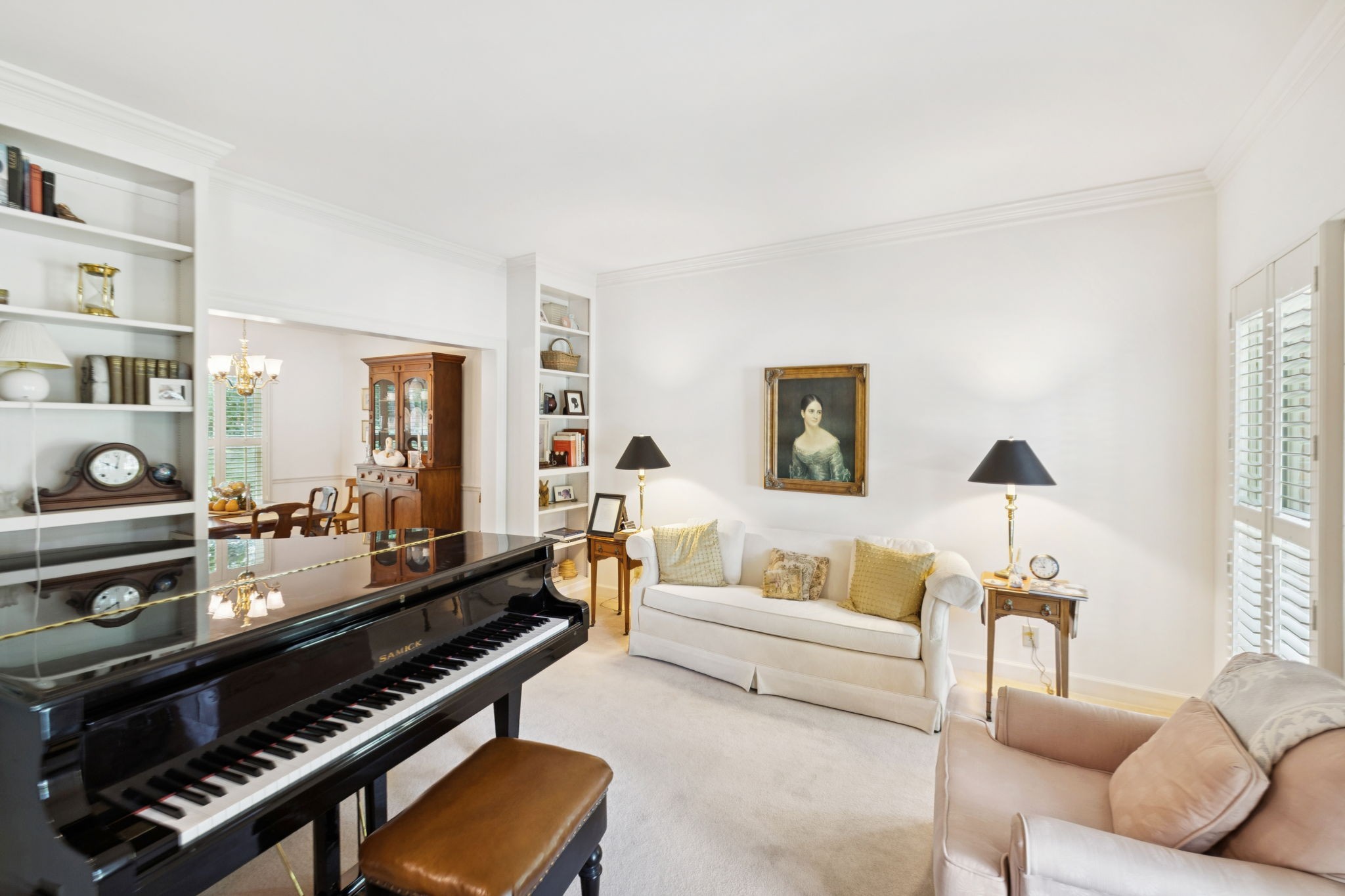 712 Roxburgh Cv