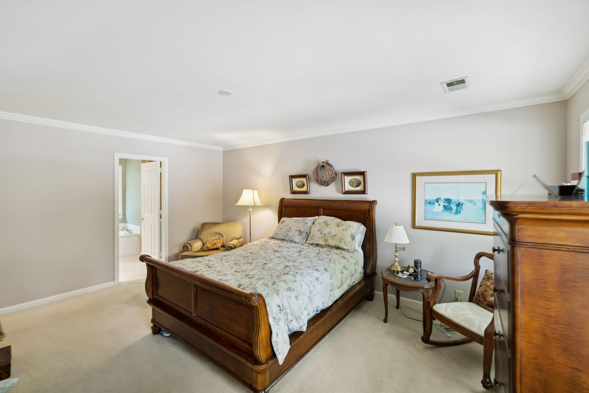 712 Roxburgh Cv
