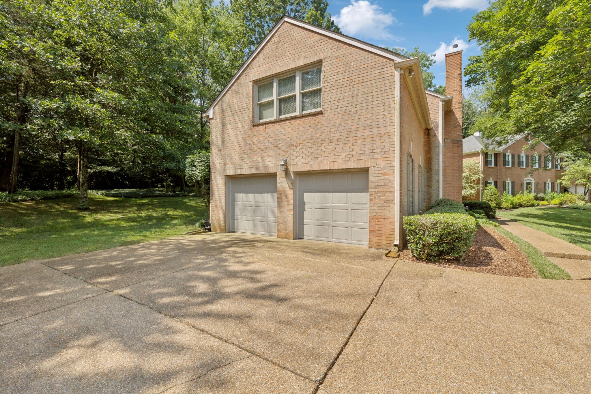 712 Roxburgh Cv