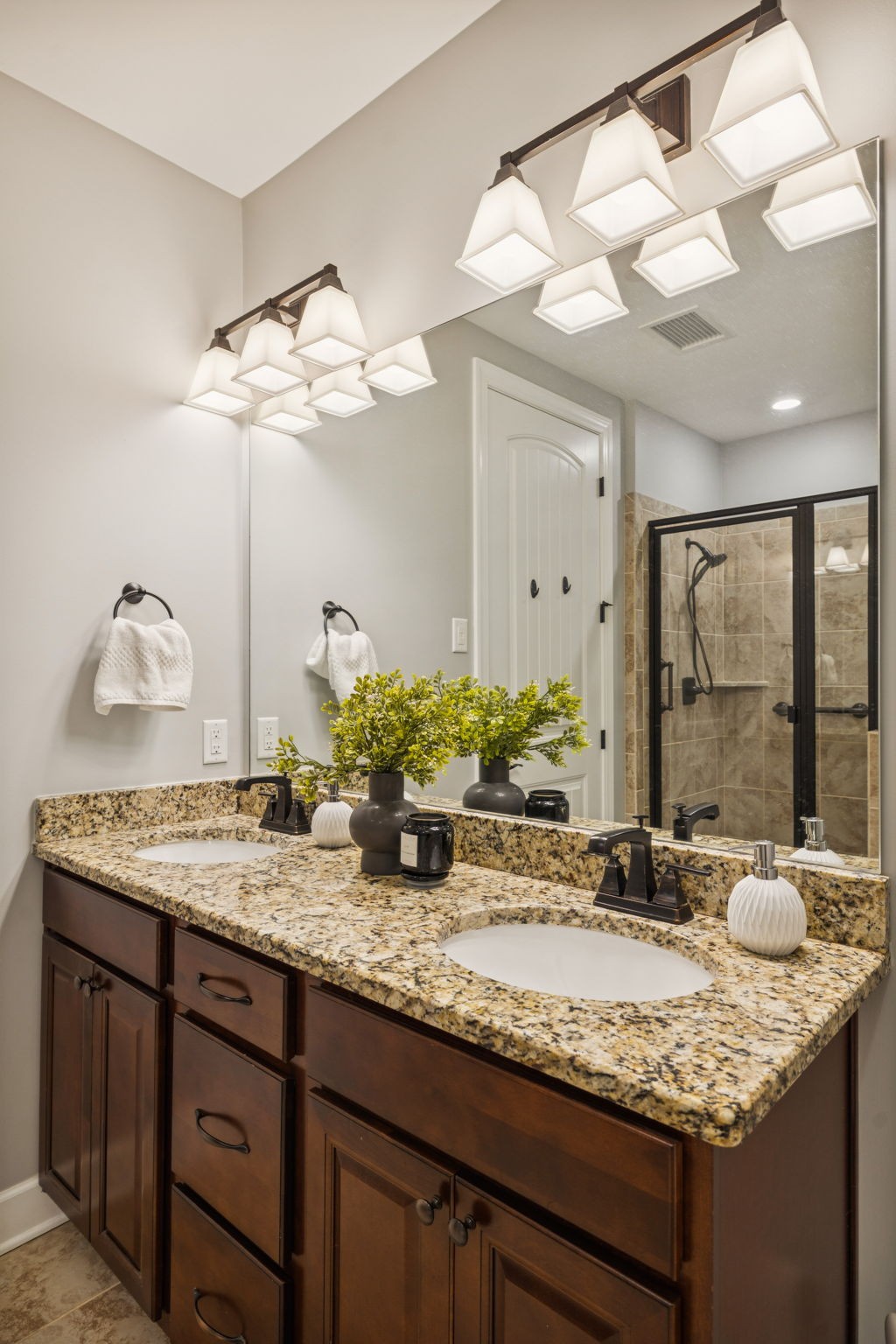 6000 Keats St Unit: 202